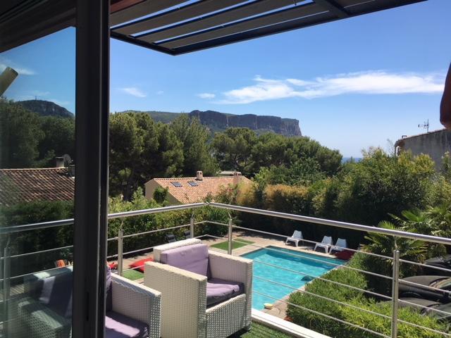 W Cassis